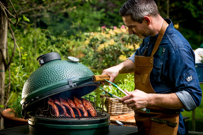 Незамінна річ на пікніку: особливості й переваги грилю Big Green Egg